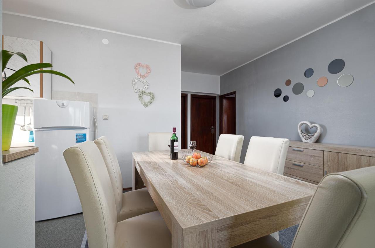 Dvi Ulike Apartament