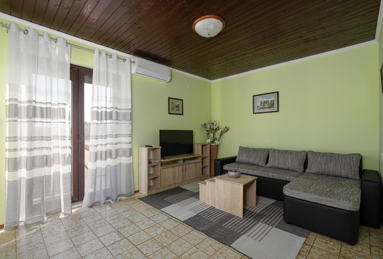 Dvi Ulike Apartament *