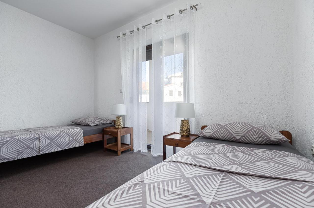 Dvi Ulike Appartement Labinci
